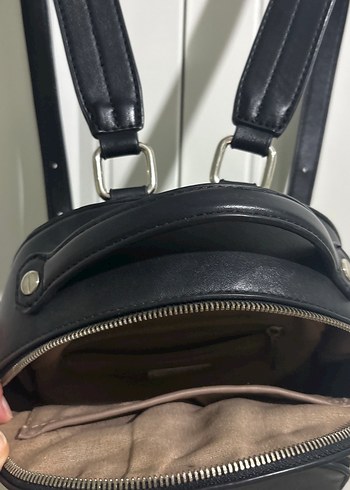 Siyah Deri Tokalı Kadın Sırt Çantası - Görsel 5