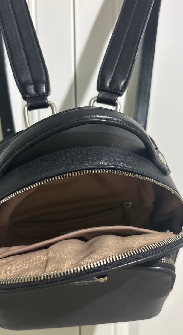 Siyah Deri Tokalı Kadın Sırt Çantası - Görsel 4