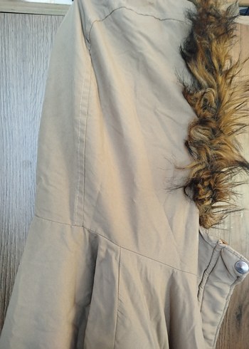 Peluş Detaylı Bej Kadın Kışlık Mont - Görsel 4