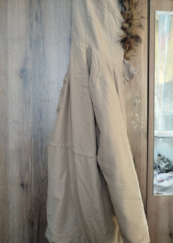 Peluş Detaylı Bej Kadın Kışlık Mont - Görsel 2