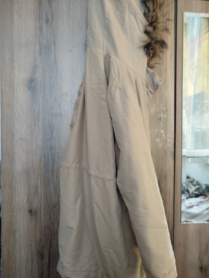 Peluş Detaylı Bej Kadın Kışlık Mont - Görsel 2