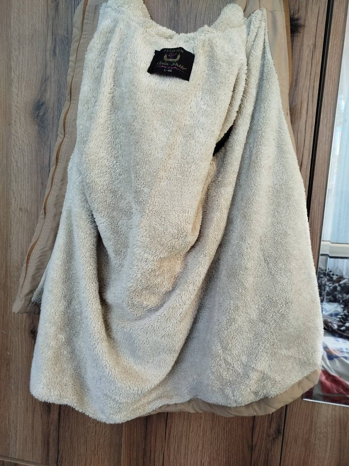 Peluş Detaylı Bej Kadın Kışlık Mont - Görsel 3