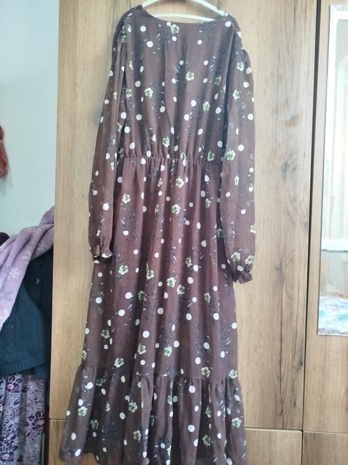 Düğmeli Uzun Kahverengi Puantiyeli Bohem Elbise - Görsel 4