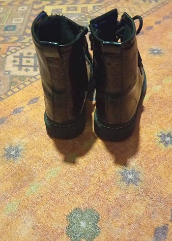 Siyah kız çocuk bot - Görsel 3