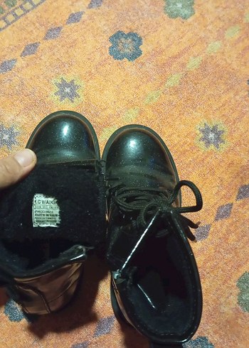 Siyah kız çocuk bot - Görsel 4