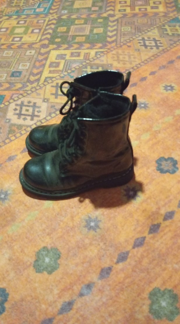 Siyah kız çocuk bot - Görsel 2