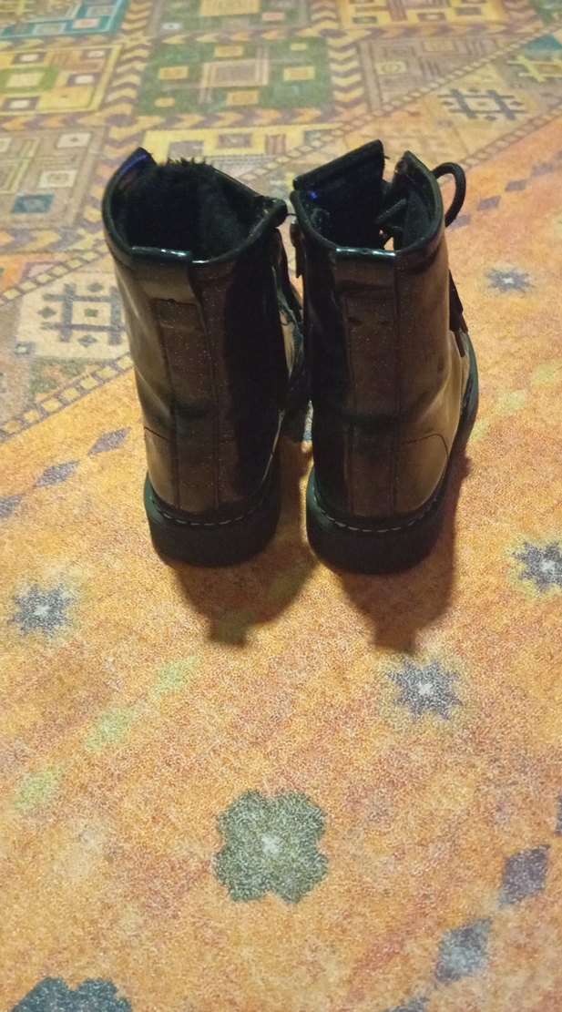 Siyah kız çocuk bot - Görsel 3