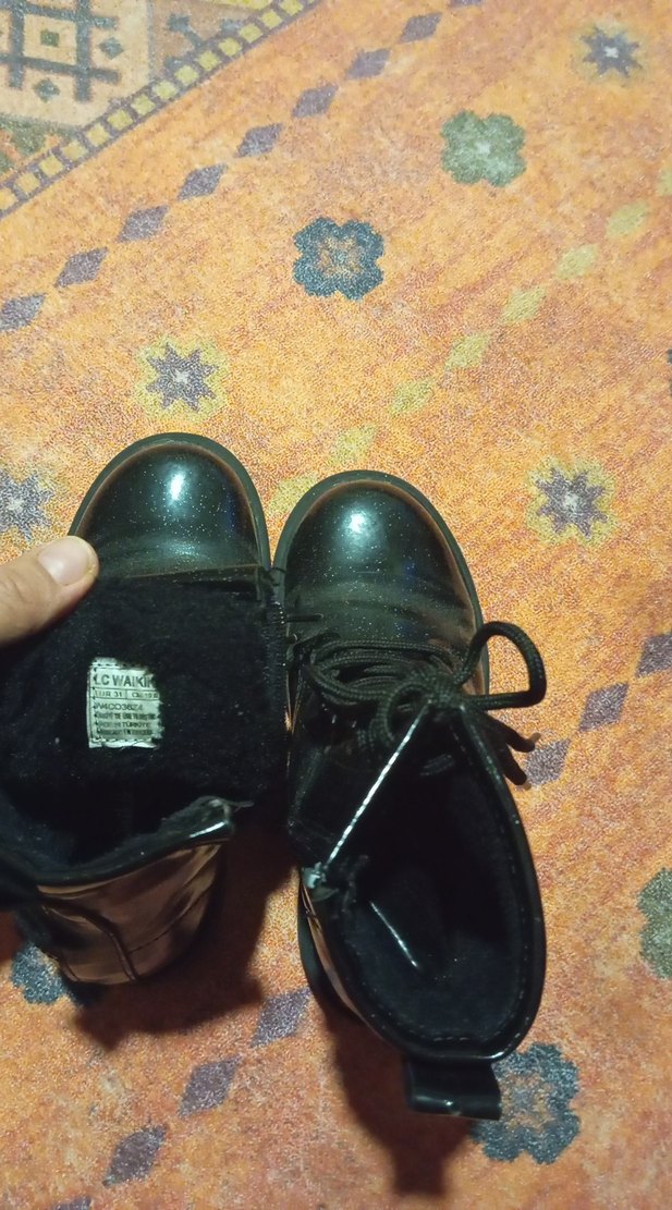 Siyah kız çocuk bot - Görsel 4