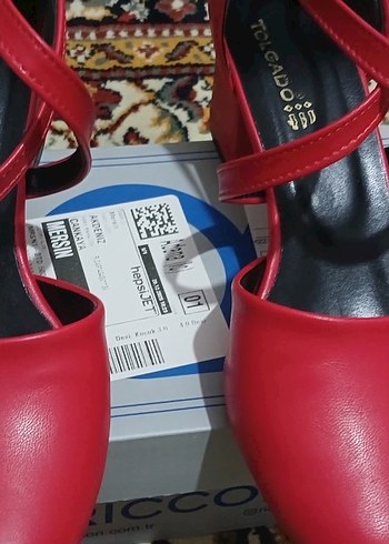 Kırmızı Tokalı Kalın Topuklu Kadın Ayakkabı - Görsel 2