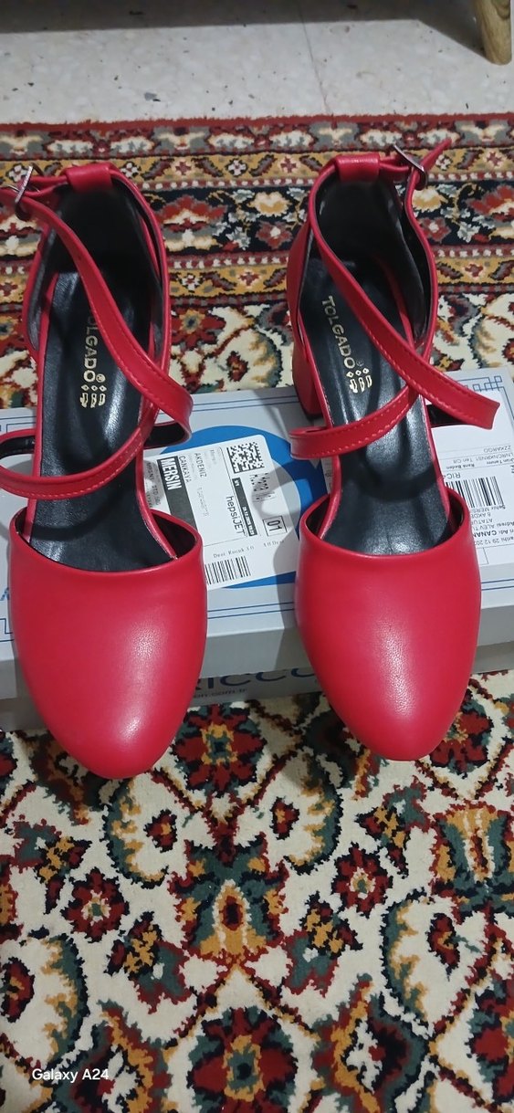 Kırmızı Tokalı Kalın Topuklu Kadın Ayakkabı - Görsel 3