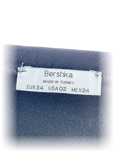 34 Beden Bershka Mini Şort %70 İndirimli.