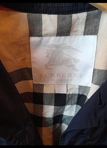7 Yaş Beden lacivert Renk Burberry yağmurluk 