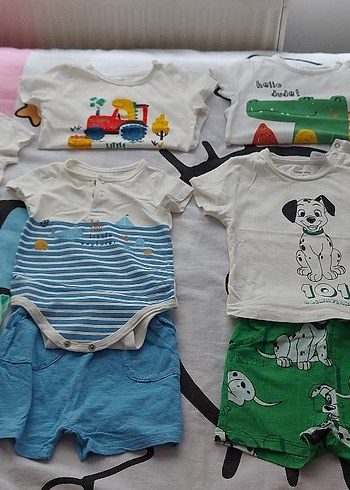 Erkek Bebek Renkli Baskılı Kısa Kollu Pamuklu Takım