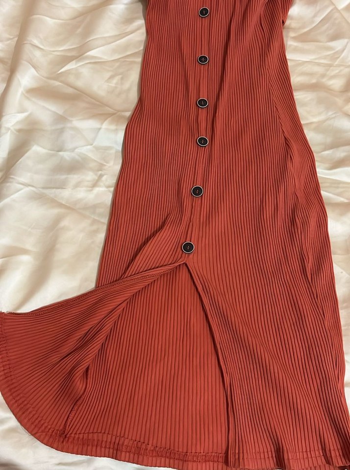 Düğmeli Kırmızı Midi İnce Askılı Elbise - Görsel 3