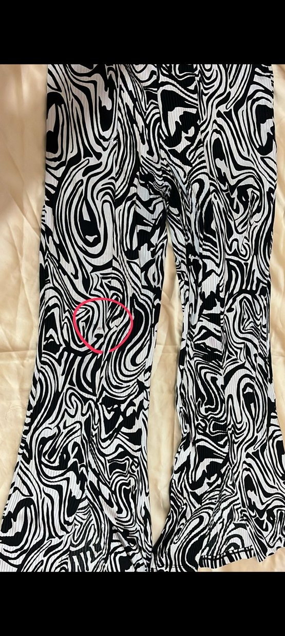 Kadın Siyah Batik Desenli Pilili Geniş Paça Pantolon - Görsel 3