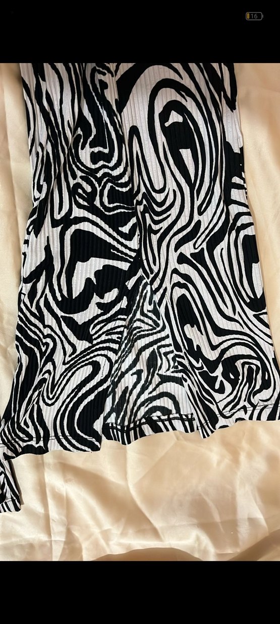 Kadın Siyah Batik Desenli Pilili Geniş Paça Pantolon - Görsel 2