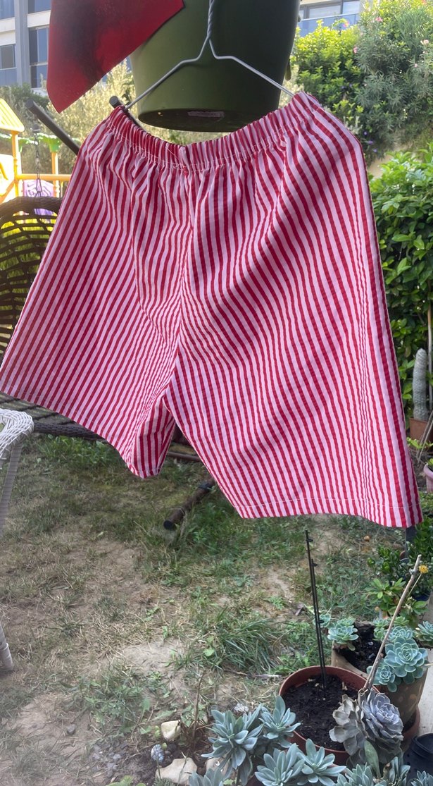 Kırmızı Pilili Kadın Bermuda Şort - Görsel 3