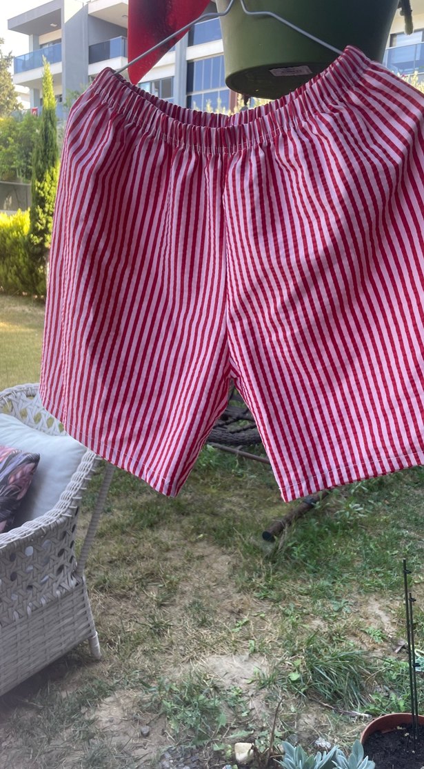 Kırmızı Pilili Kadın Bermuda Şort - Görsel 2