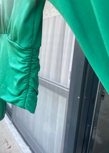 Yeşil V yakalı bluz - Görsel 6