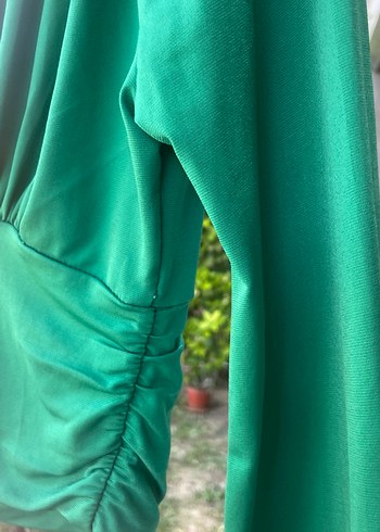 Yeşil V yakalı bluz - Görsel 9