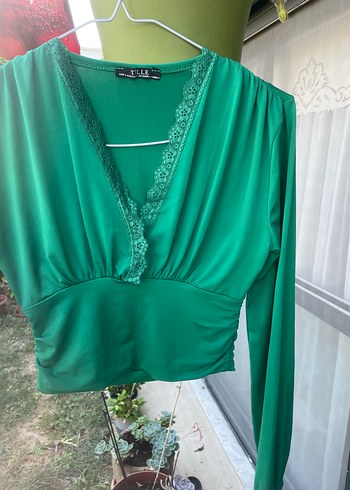 Yeşil V yakalı bluz - Görsel 3