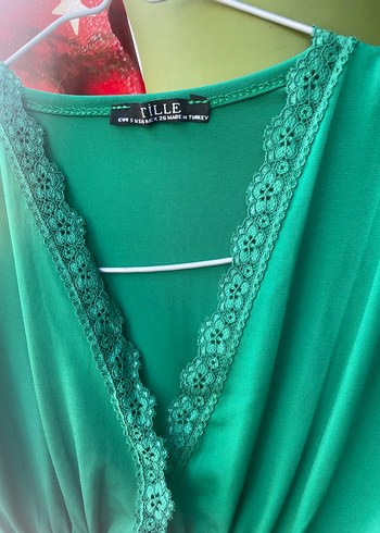 Yeşil V yakalı bluz - Görsel 4