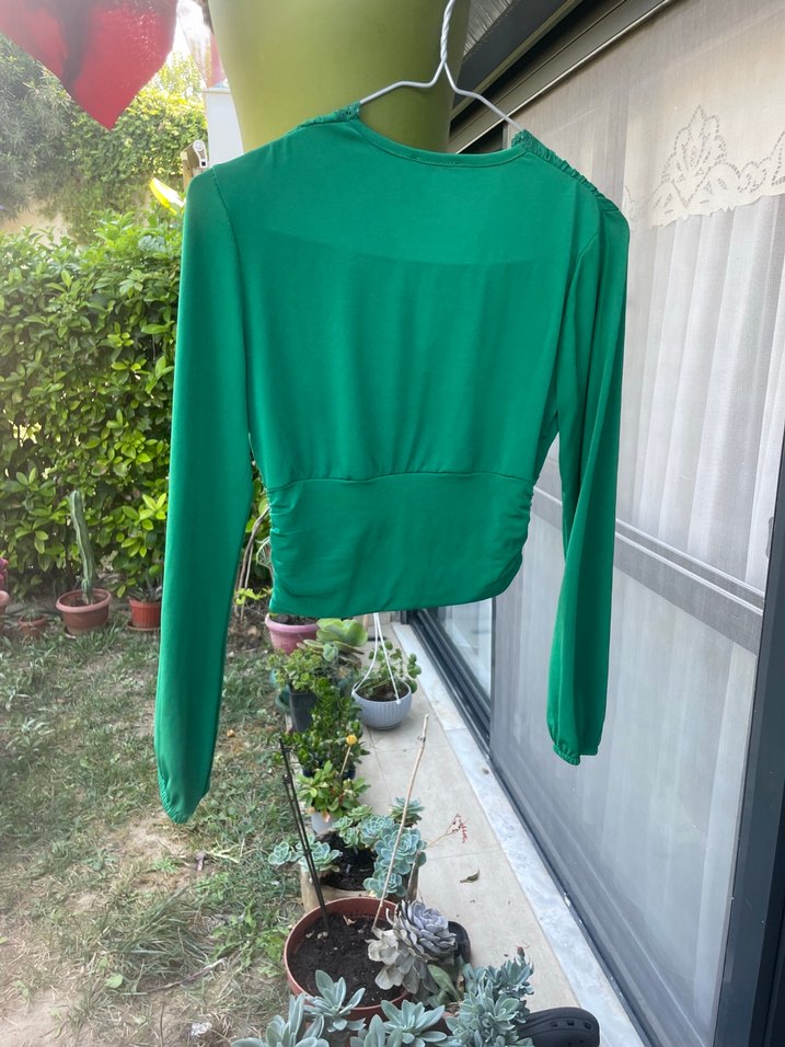 Yeşil V yakalı bluz - Görsel 5