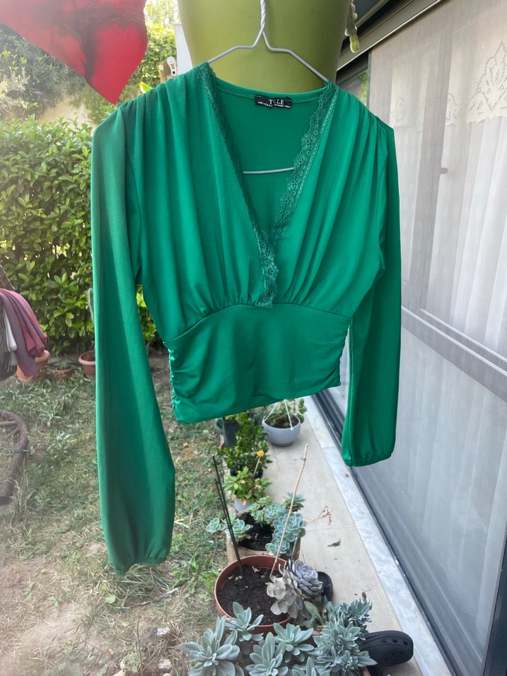 Yeşil V yakalı bluz - Görsel 2
