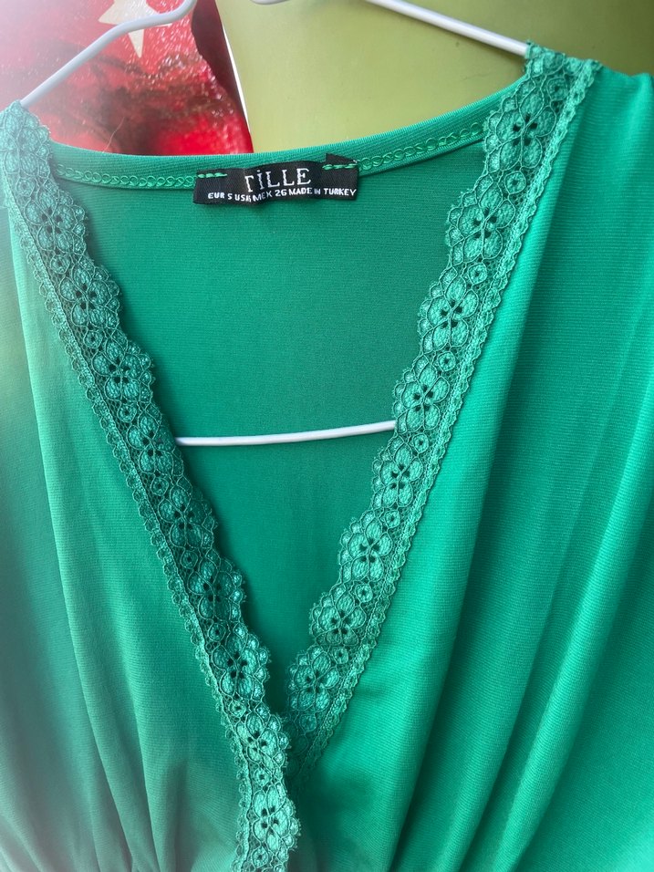 Yeşil V yakalı bluz - Görsel 4
