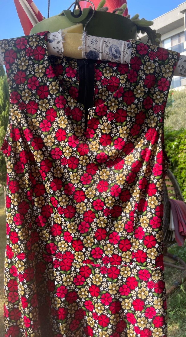 Çiçek Desenli V Yakalı Uzun Elbise - Görsel 2