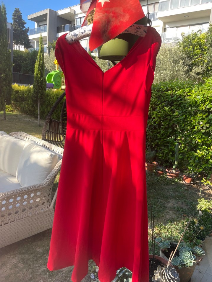 Kırmızı Drapeli V Yakalı Midi Elbise - Görsel 3
