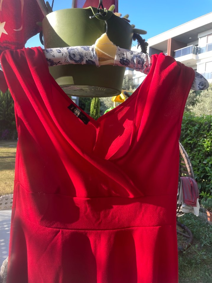 Kırmızı Drapeli V Yakalı Midi Elbise - Görsel 4