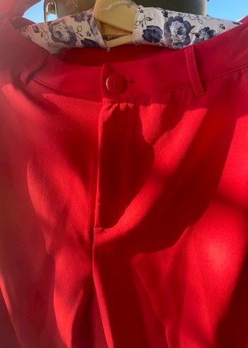 Düğmeli Kırmızı Kadın Kumaş Pantolon - Görsel 3