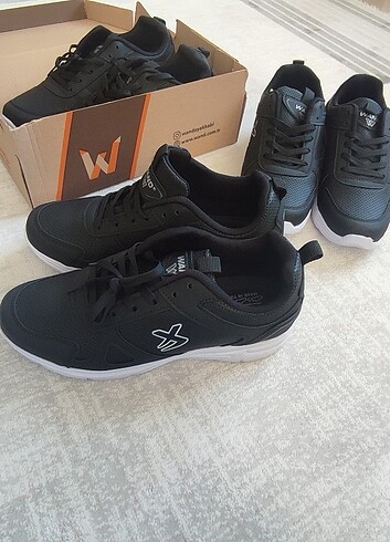 41 Beden siyah Renk Wand marka spor ayakkabi