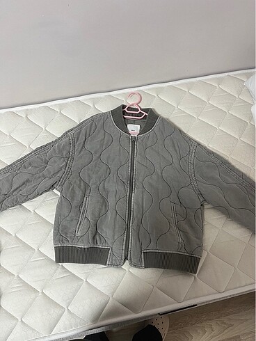 xl Beden Mango kapitone oversize ceket