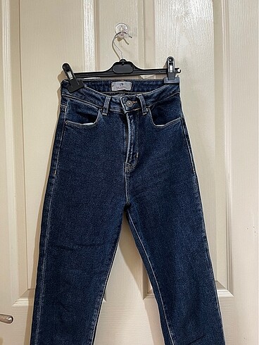 Zara mavi jean