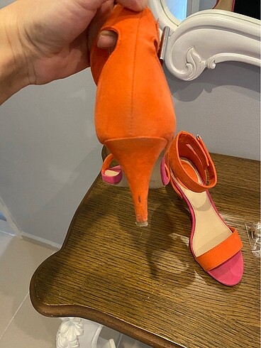 36 Beden Bershka topuklu sandalet