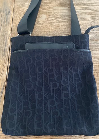 Calvin Klein Siyah Minimalist Kadın Çapraz Çanta