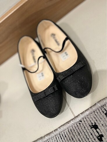 Siyah simli babet magazada şuan 400 tl.boyu 21 cm 30 31 giyen ço