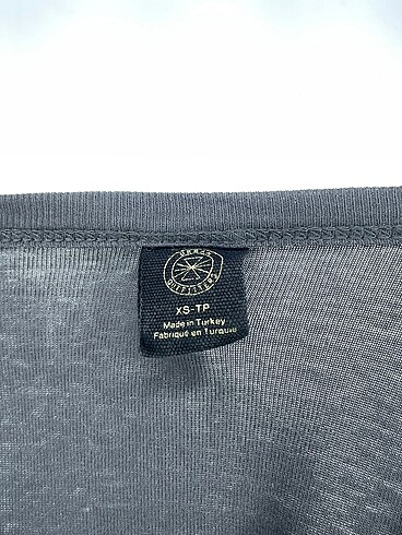 xs Beden çeşitli Renk Urban Outfitters T-shirt %70 İndirimli.