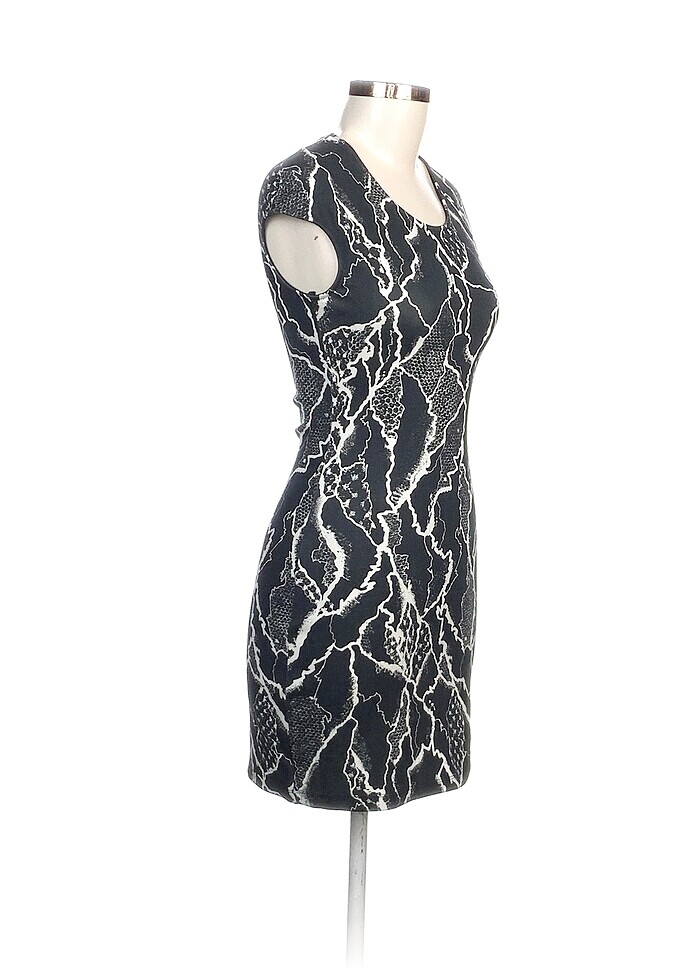 Alexander McQueen Kısa Elbise %70 İndirimli. - Görsel 2