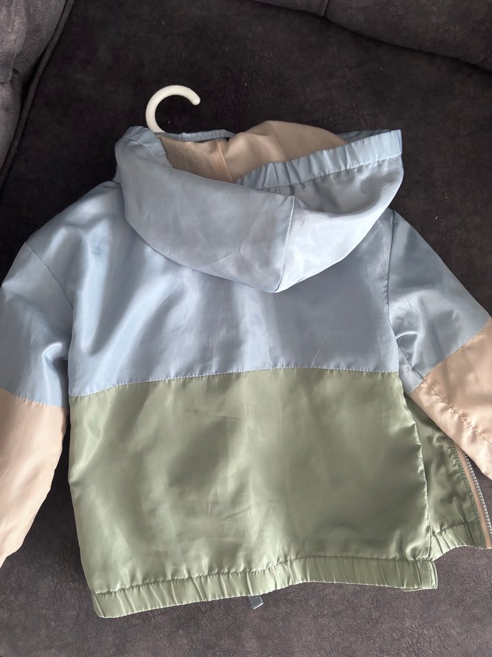 Erkek Çocuk Kapüşonlu Renkli Yağmurluk - Görsel 4