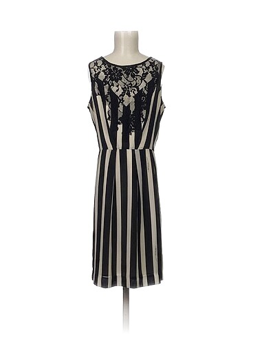 Guess Kısa Elbise %70 İndirimli.