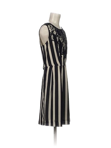 Guess Guess Kısa Elbise %70 İndirimli.
