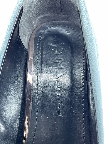 38 Beden mavi Renk Diğer Stiletto %70 İndirimli.
