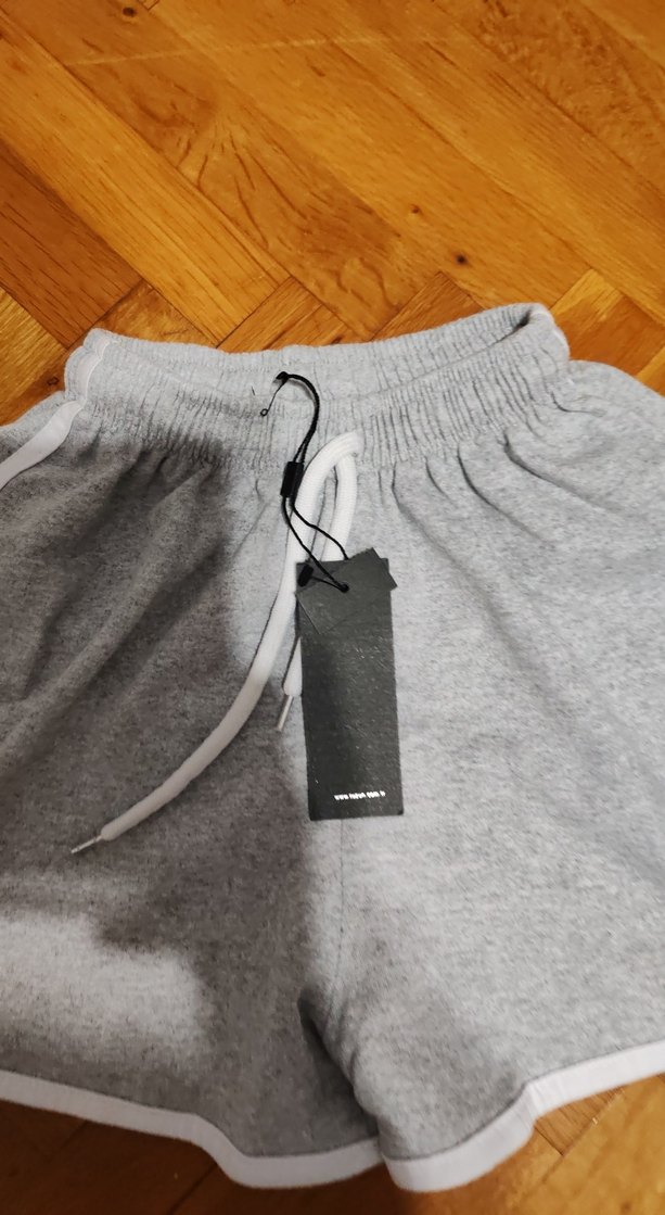 Gri Mini Şort Kelebek Baskılı Rahat Kesim - Görsel 3