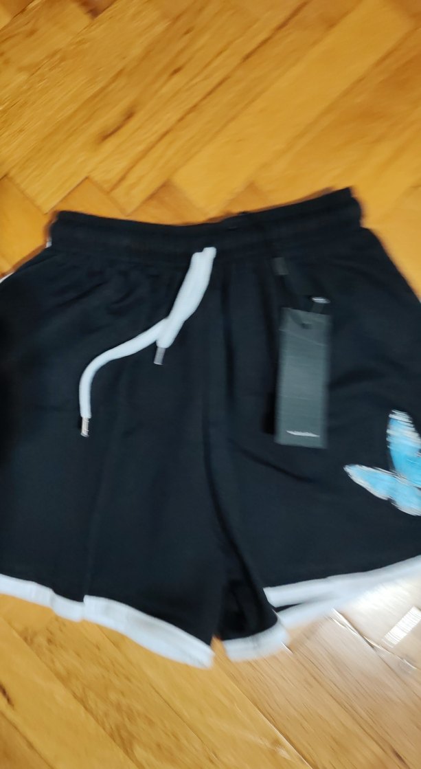 Kelebek Baskılı Siyah Mini Şort - Görsel 3