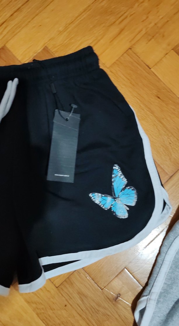 Kelebek Baskılı Siyah Mini Şort - Görsel 2