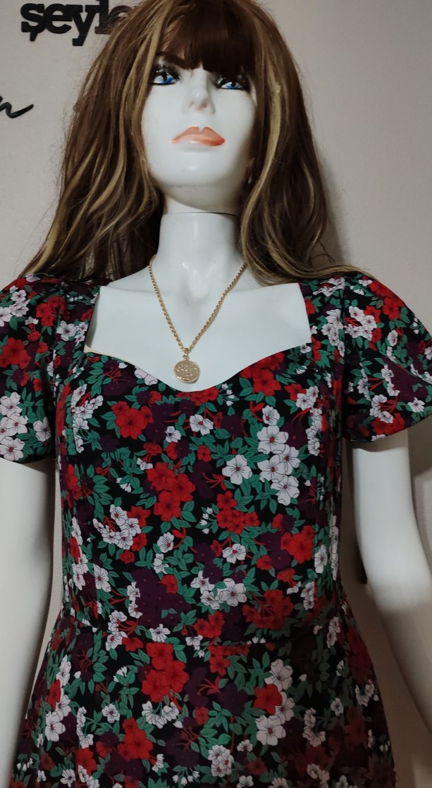 Çiçek Desenli V Yakalı Uzun Elbise - Görsel 5