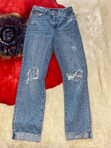 Mavi yırtık jeans